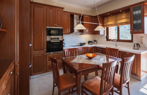 Galatas House | Family Friendly Villa with private pool, 5 min from the beach