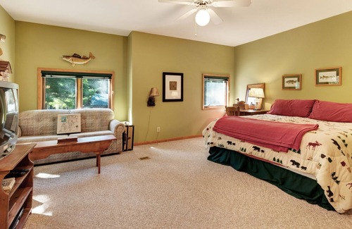Lake Tomahawk House | Family-friendly waterfront lodge w/ dock, firepit & outdoor sauna barrel!