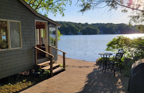 Colchester Cottage | Family Friendly Waterfront Cottage