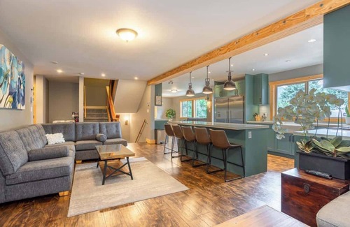 Whistler House | Family-Friendly Whistler Chalet with Hot Tub & BBQ