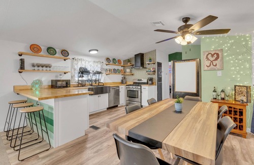 El Paso House | Family Fun! 6 miles to Sunland Park Race Track!