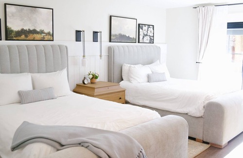 Midway Hotel | Family Fun Getaway! 2 Suites w/Hot spring, Ski Resort and Golf access!