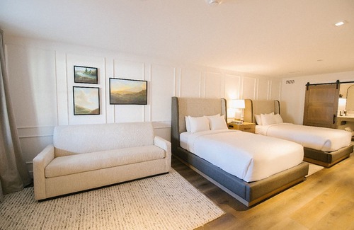 Midway Hotel | Family Fun Getaway! 2 Suites w/Hot spring, Ski Resort and Golf access!