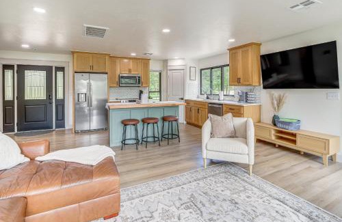 Hoyt House | Family Fun! Lake Eufaula Home with Wraparound Deck