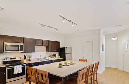 San Marcos House | Family Getaway in San Marcos + Sleeps 12!