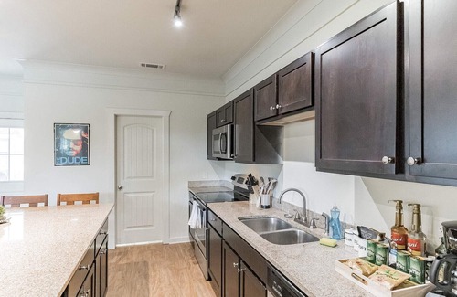 San Marcos House | Family Getaway in San Marcos + Sleeps 12!