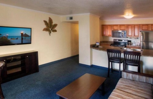 Rocky Point Hotel | Family Getaway! Kitchen, Pool, FREE Parking, Close to Mosi Science Museum!