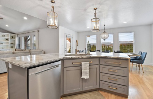 Heber House | Family groups, hot tub, sleeps 16, 6br4ba, firepit