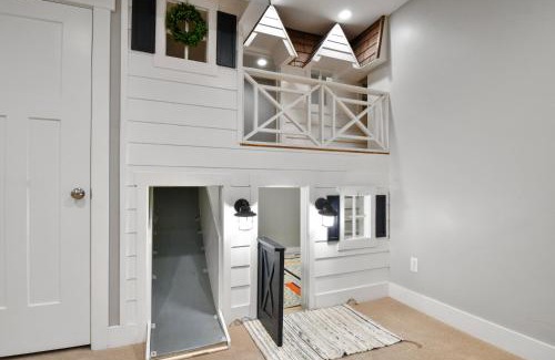 Heber House | Family groups hot tub sleeps 16 6br4ba firepit