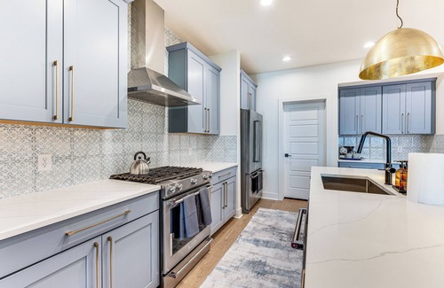 Erie House | Family Haven 1 Mi to Dtwn Erie: Bring Your Pets!