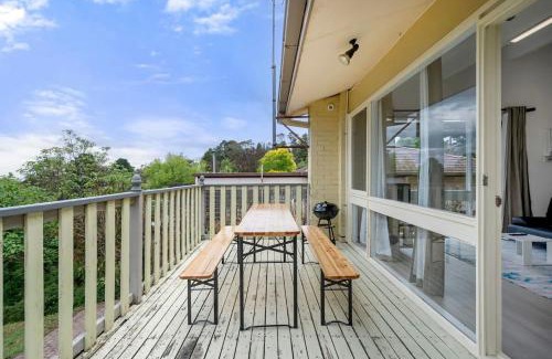Katoomba Apartment | Family Hideaway Fireplace Balcony and BBQ