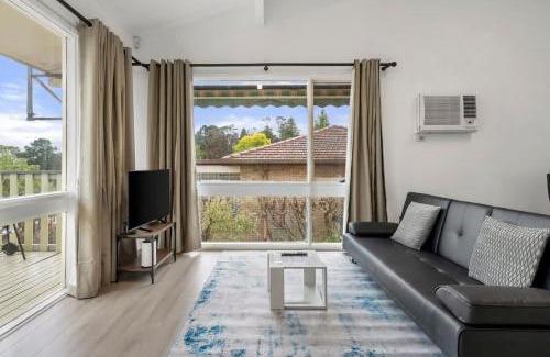 Katoomba Apartment | Family Hideaway Fireplace Balcony and BBQ