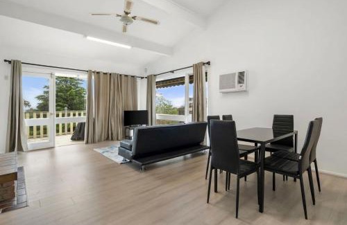 Katoomba Apartment | Family Hideaway Fireplace Balcony and BBQ