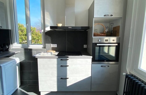 Valence House | Family home a stone's throw from the town center