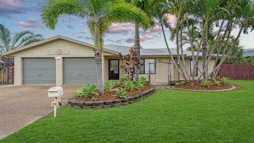 Mount Louisa House | Family Home With Pool In Mount Louisa