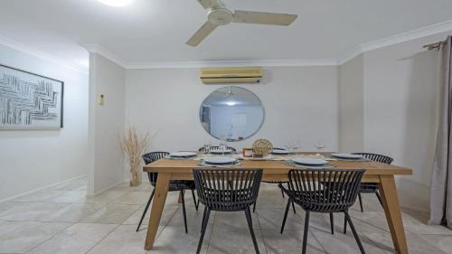 Mount Louisa House | Family Home With Pool In Mount Louisa