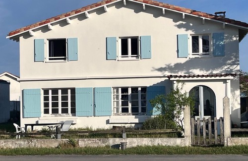 Mauzac House | Family home with sea view