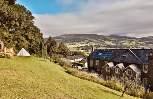 Llangattock House | Family house in the Brecon Beacons (close to Crickhowell, Hay & Brecon)