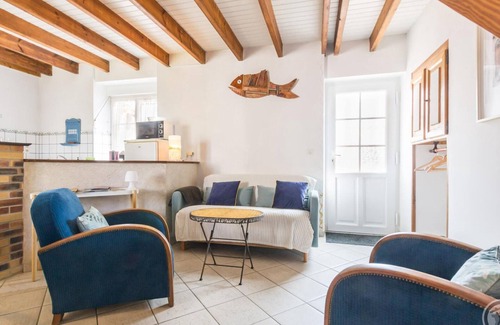 Creances Cottage | Family house near the beach with private garden in Créances, pets allowed