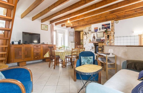 Creances Cottage | Family house near the beach with private garden in Créances, pets allowed