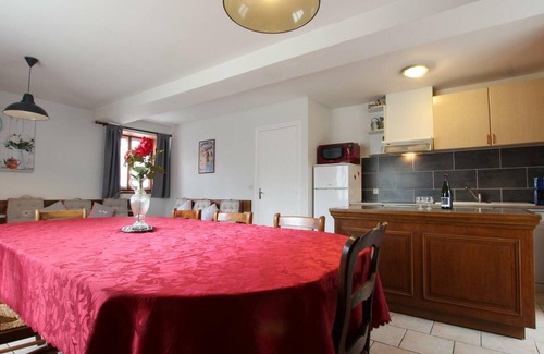 Cerences Cottage | Family house with garden, pets allowed and WiFi