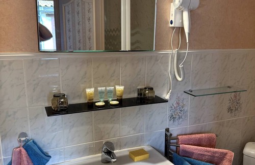 Mirepoix Bed & Breakfast | Family Housing (2 Adults + 1 Child) - Center City