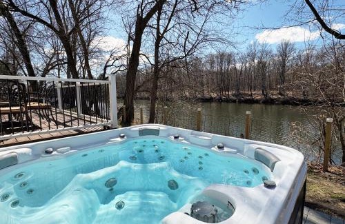 Mount Marion House | Family Lake House Waterfront