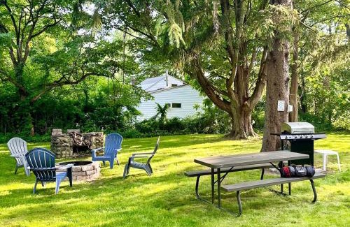 Mount Marion House | Family Lake House Waterfront