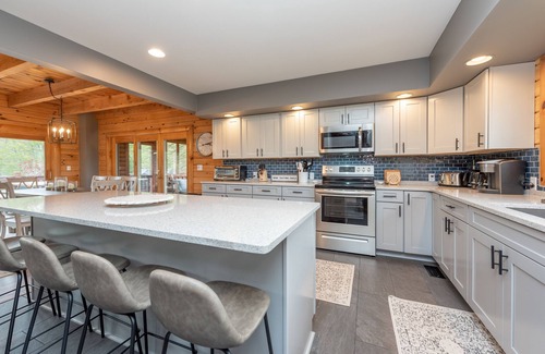 North Glade Hills House | Family Lake Retreat w/Fire Pit & Hot Tub