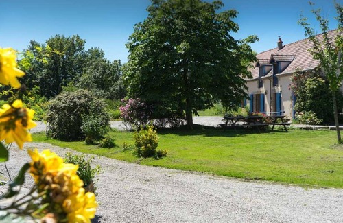 Souvigny Cottage | Family lodge with heated pool and wifi, near Souvigny