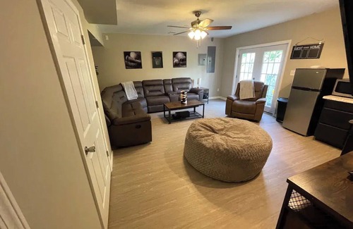 Lexington House | Family Lodgings near Hamburg Shopping and Dining