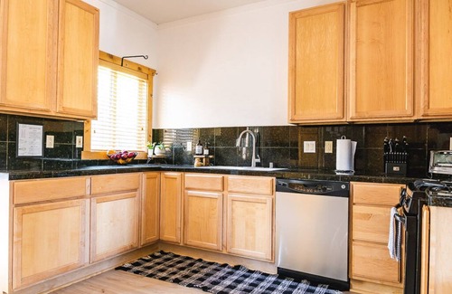 Big Bear City Cabin | Family Modern Cabin w/Game Room+Hot Tub+BBQ
