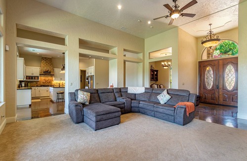 Oakhurst House | Family Mountain Paradise at Your Fingertips! Start Your Getaway Now!