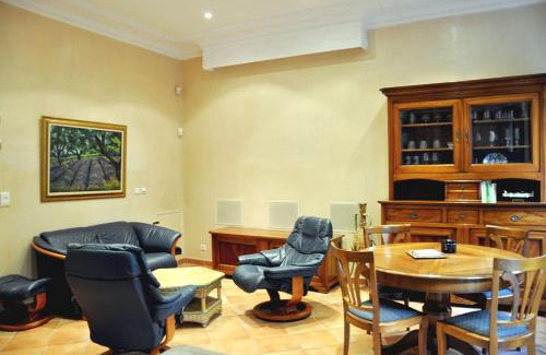 Le Chapitre Apartment | Family nest with large terrace and garden