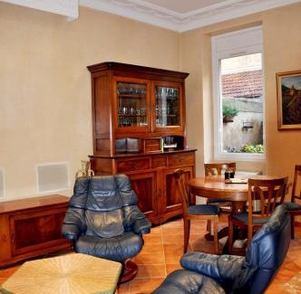 Le Chapitre Apartment | Family nest with large terrace and garden