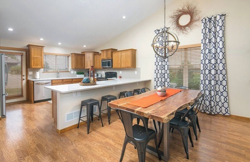 Windsor House | Family Oasis - 4 Bed & 3 Full Bath