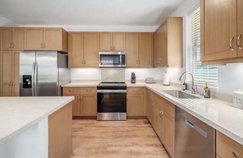 Makaha Valley House | Family Oceanview Oasis, Hot Tub, 5min to beach