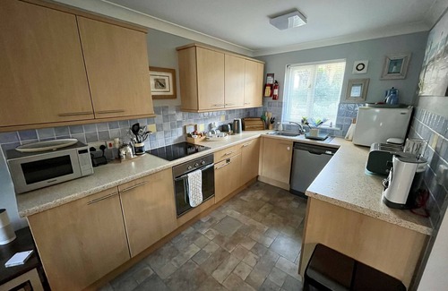 Falmouth House | Family owned cottage set in beautiful landscape gardens.