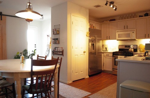 Kyle House | Family/Pet Friendly 3-bedroom Vintage Inspired house in Kyle