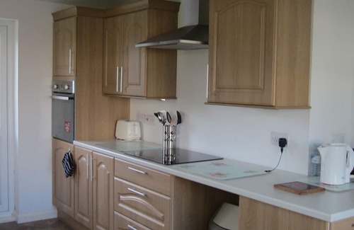 Porthleven House | Family & pet friendly bungalow with parking & garden in Cornish fishing village