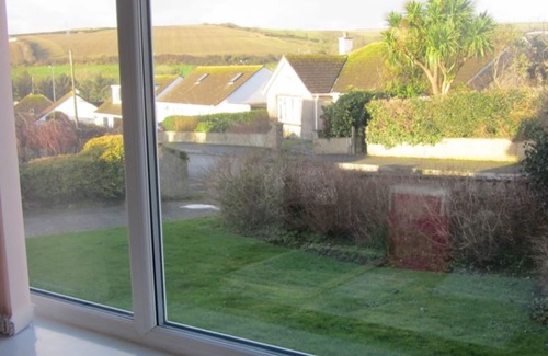Porthleven House | Family & pet friendly bungalow with parking & garden in Cornish fishing village