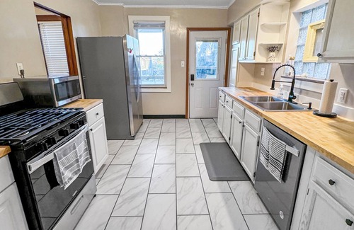 Whitaker House | Family & Pet-Friendly Home w/Fenced Yard & Office by Kennywood & The Waterfront