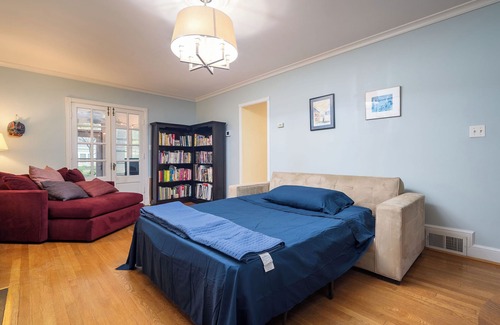 Chevy Chase House | Family Pet Friendly 4-Bedrm 8-Beds & Fenced Backyard