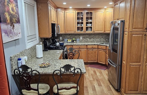 Island Park House | Family/Pet-Friendly 3 bedroom Apartment close to the beach.