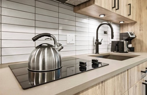 Navy Yard Hotel | Family & Pet Friendly Getaway | 4 Units | Near Top Attractions & Landmarks