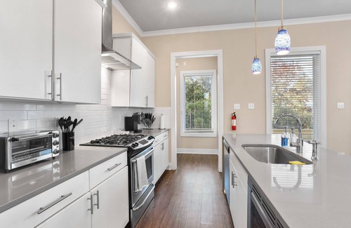 South Baton Rouge House | Family Ready Kitchen 3 BR/2.5 Baths