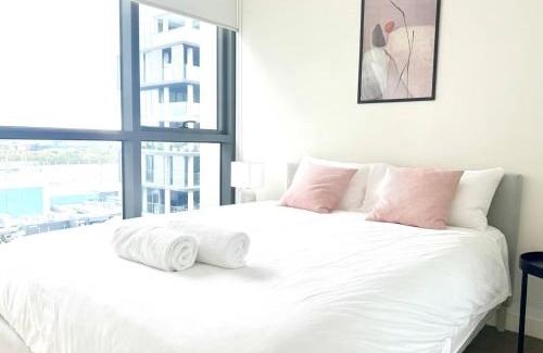 Macquarie Park Apartment | Family Residence 3 Bedrooms, Pool, Gym, Parking