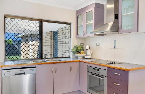 Edge Hill Apartment | Family Retreat - A Spacious Poolside Stay