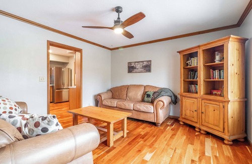 Necedah House | FAMILY RETREAT ON CASTLE ROCK LAKE WITH PRIVATE PIER