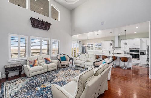 Hudson Villa | Family Retreat W Fireplace & Patio